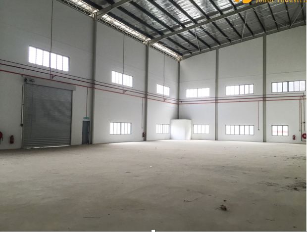 FOR RENT SILC KING'S PARK @SEMI  DETACHED  FACTORY C/W  MEZZ FLOOR